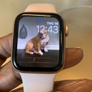 Gently used watch Series 4 40mm with charger